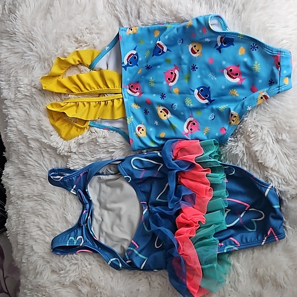 Toddler Swimsuits Size 3t - Picture 2 of 3